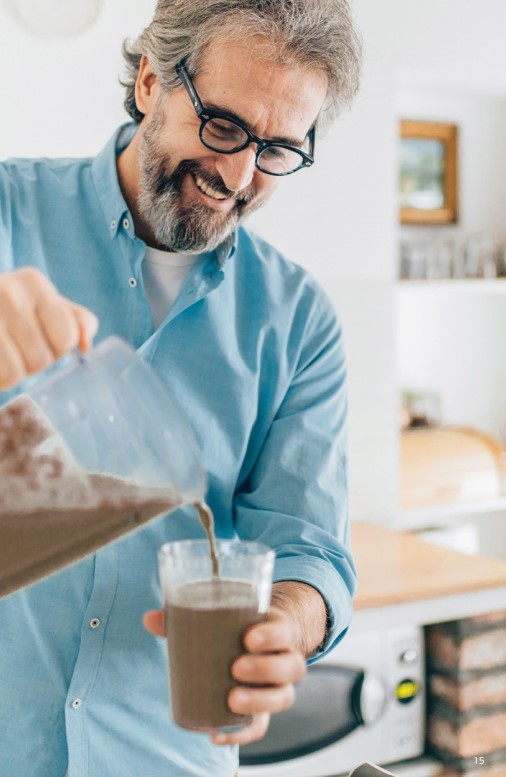 diabetes course with man making shake